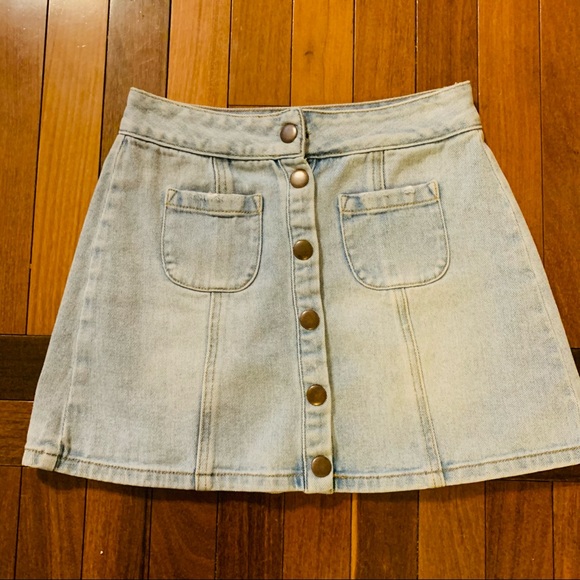 ⭐️ Brandy Melville Bruce Light Denim Skirt - Picture 2 of 6